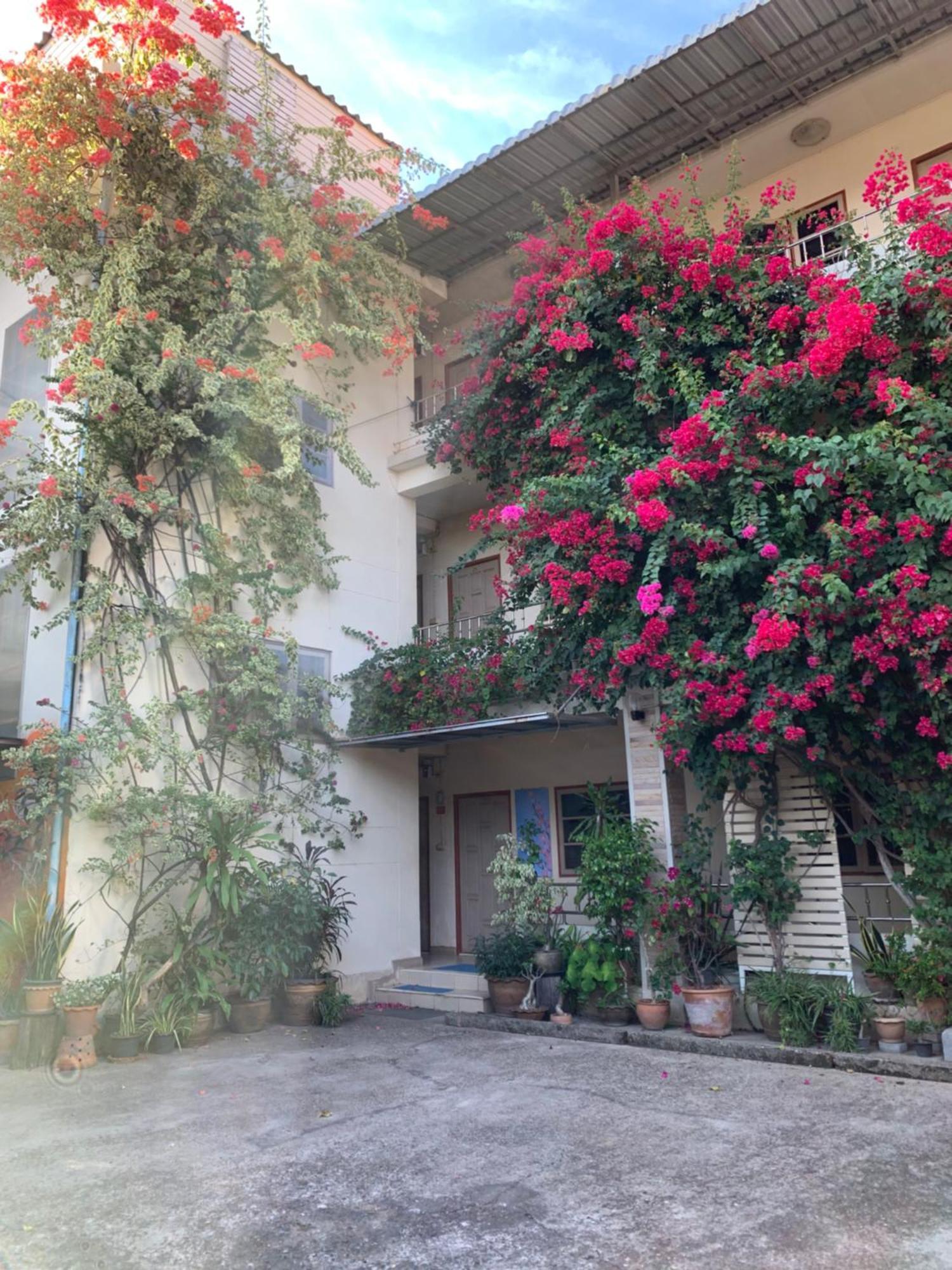 Pikul Apartment Hotel Nong Khai Exterior photo